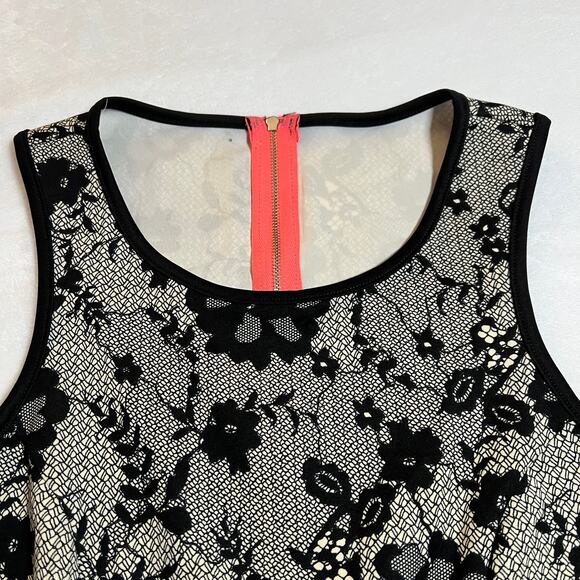 Women's Sleeveless Scoop Neck Floral Print Fit & Flare Scuba Mini Dress Size Med - Picture 4 of 6